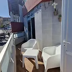 Warm & Cozy With Lovely Sea View 칸델라리아