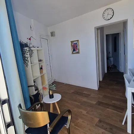 Сasa de vacaciones Warm & Cozy With Lovely Sea View
