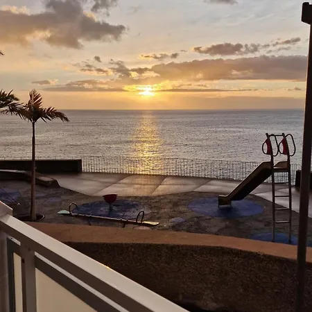 Сasa de vacaciones Warm & Cozy With Lovely Sea View
